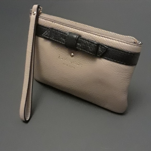 ♤New Kate Spade wristlet♤ - Picture 3 of 8